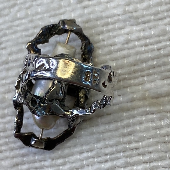 Stunning Freshwater Pearl Ring in Sterling Silver Setting - Picture 7 of 8